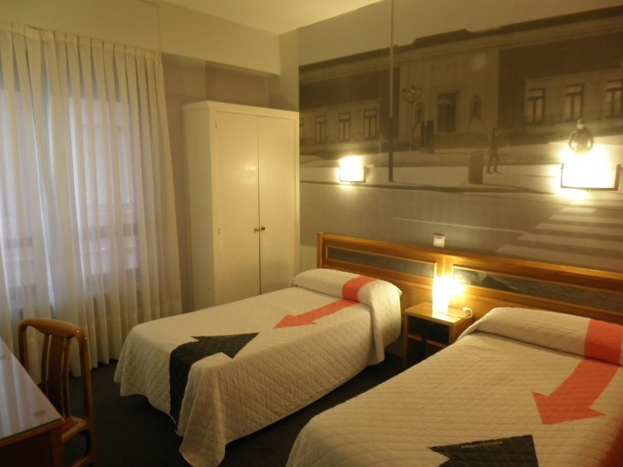 Hotel Photo Zabalburu Bilbao Exterior photo